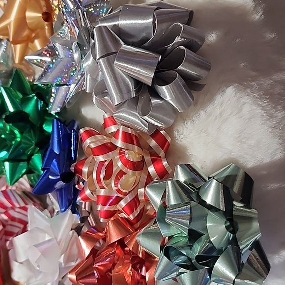 HUGE ASSORTMENT OF CHRISTMAS BOWS - Picture 4 of 7